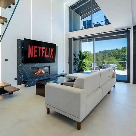 Blackpine Villa